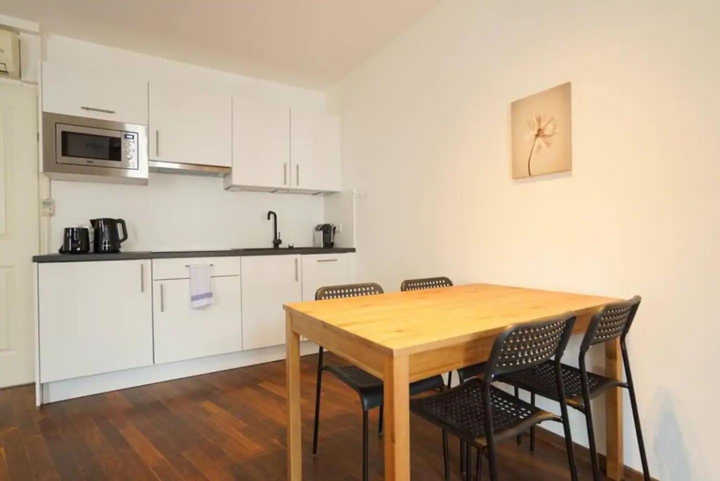 Ferienwohnung Authentic Austrian Flat In The South Of Vienna Modling Exterior foto