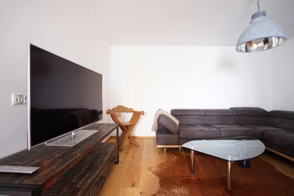 Ferienwohnung Authentic Austrian Flat In The South Of Vienna Modling Exterior foto