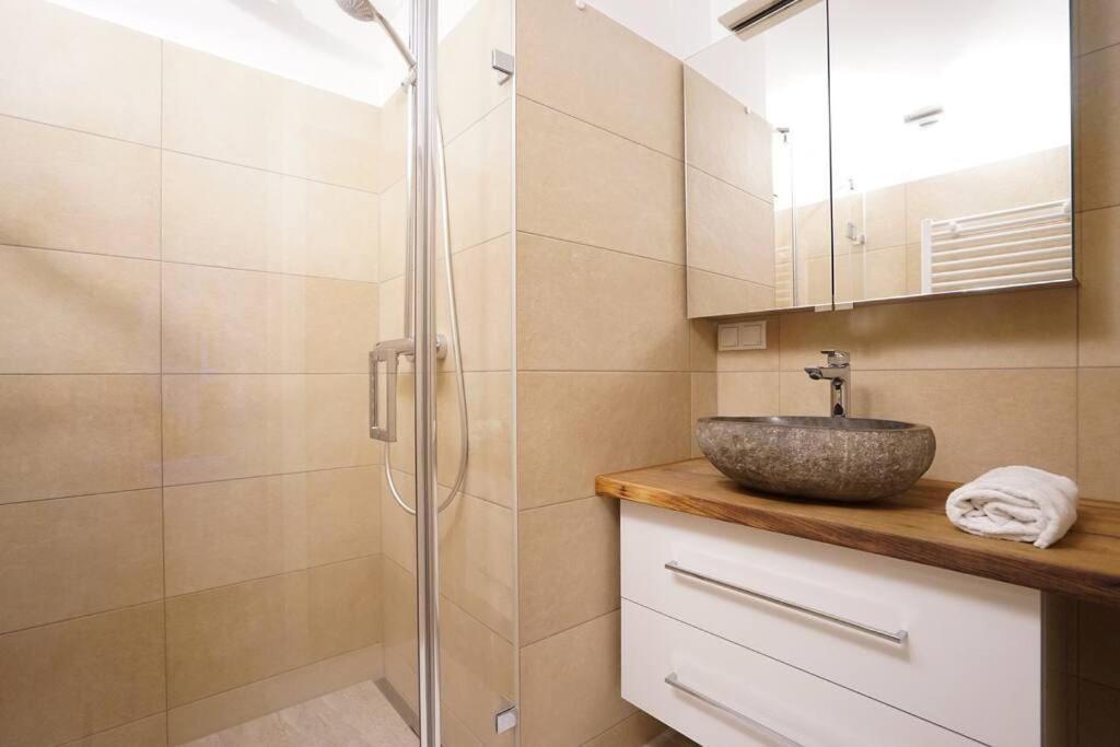 Ferienwohnung Authentic Austrian Flat In The South Of Vienna Modling Exterior foto